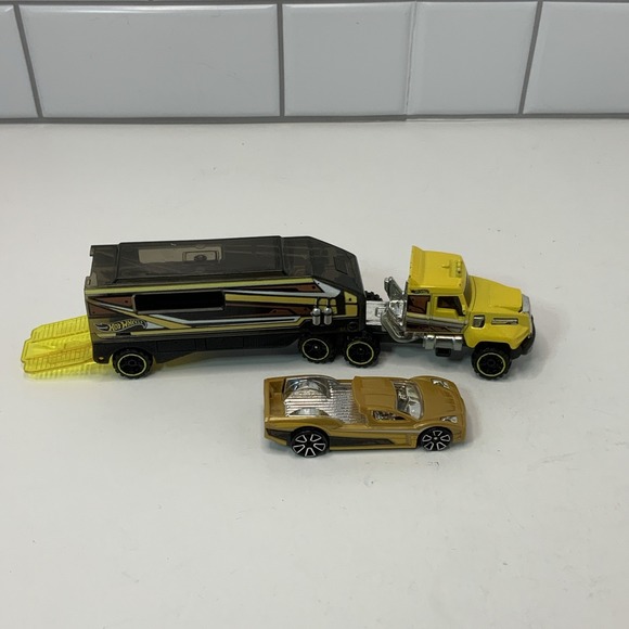 Hot Wheels Toys Hot Wheels 24 City Super Rigs Desert